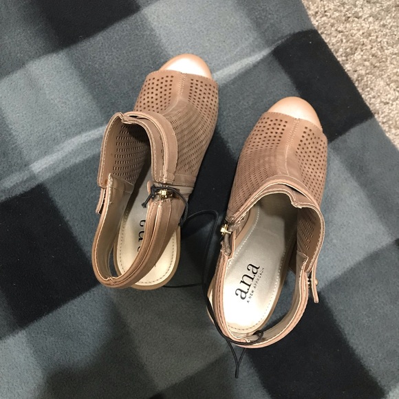 Ana new approach boots. Size 8M - Picture 3 of 5